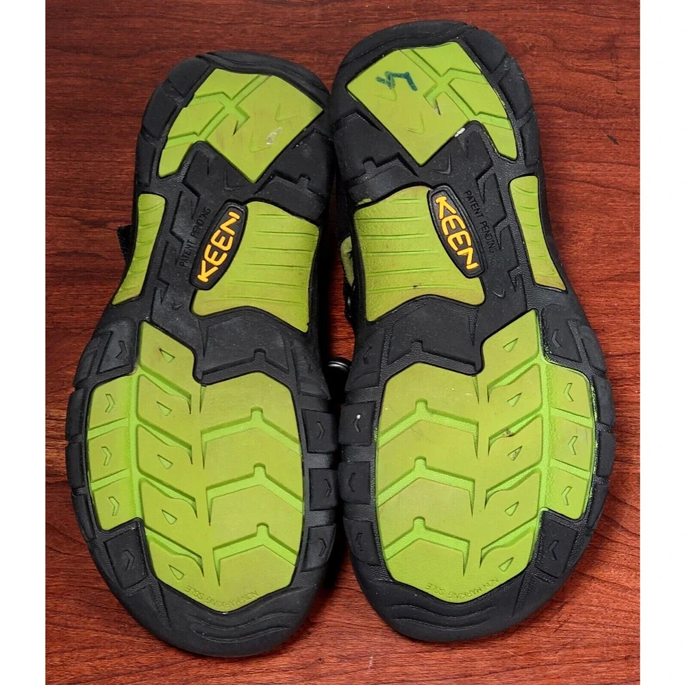 KEEN Sandals Newport H2 Youth Size 4 Waterproof Hiking Water Sport Green 9212